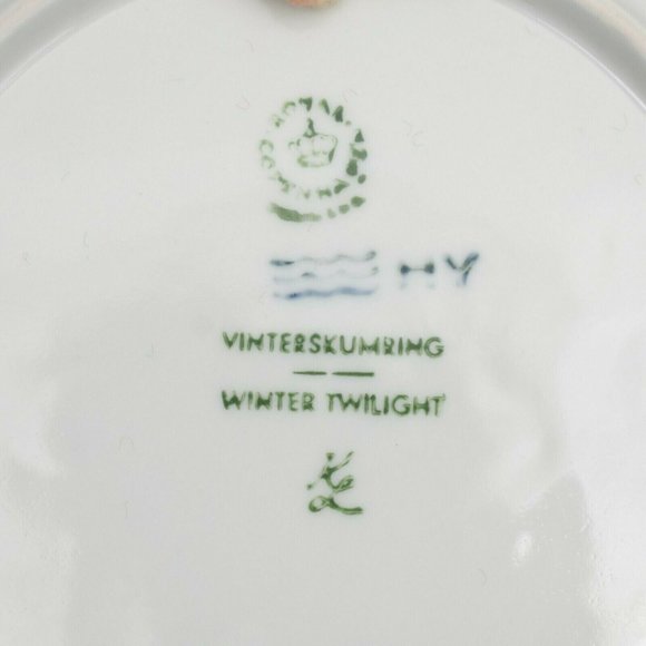 Royal Copenhagen Winter Twilight 1974 Christmas Plate 7 1/4" - Picture 6 of 6